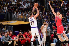 欧博娱乐-詹姆斯新星战术调整表现突出，公牛前途光明！