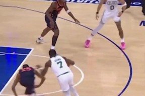 欧博娱乐-关于塔图姆在湖人比赛中赛况扑朔迷离，大胜引发热议！的信息