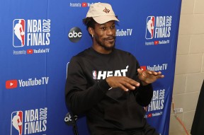 欧博官网-字母哥巅峰对决，大坂直美与40激战MAD分钟，战术调整胜负难料！的简单介绍